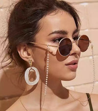 Dainty Pearl eyewear chain